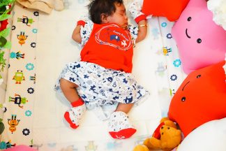 baby naming ceremony, taj baby naming, home ceremony, kulim, butterworth, traditional ceremony, traditional naming ceremony, bestiankelly photography, professional photographer, family portrait, group photo, detail setup, present, small event, simple event, family photo, kissing baby