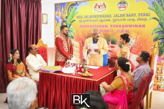 sri muniswarar temple perai penang, perai penang, penang, jalan baru penang, sri muniswarar, jalan sungai dua, rom, pendaftaran perkahwinan, registration of marriage, bestiankelly, professional wedding photographer, indian wedding photographer, famous wedding photographer, top wedding photographer, exchanging wedding ring, exchanging engagement ring, family photo, group photo, having fun, casual candids, couple portraits, releasing pigeon, white pigeon , officially husband and wife, cake cutting, moments, signing moment, blessing from family, garland,arrival, beautiful temple