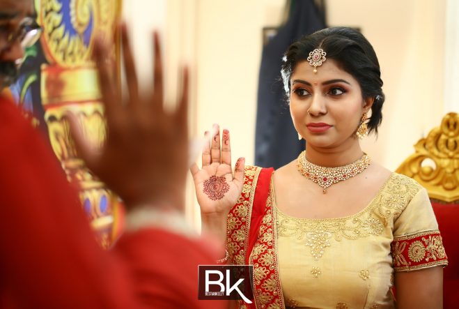 sri muniswarar temple perai penang, perai penang, penang, jalan baru penang, sri muniswarar, jalan sungai dua, rom, pendaftaran perkahwinan, registration of marriage, bestiankelly, professional wedding photographer, indian wedding photographer, famous wedding photographer, top wedding photographer, exchanging wedding ring, exchanging engagement ring, family photo, group photo, having fun, casual candids, couple portraits, releasing pigeon, white pigeon , officially husband and wife, cake cutting, moments, signing moment, blessing from family, garland,arrival, beautiful temple, sumpah