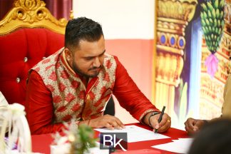 sri muniswarar temple perai penang, perai penang, penang, jalan baru penang, sri muniswarar, jalan sungai dua, rom, pendaftaran perkahwinan, registration of marriage, bestiankelly, professional wedding photographer, indian wedding photographer, famous wedding photographer, top wedding photographer, exchanging wedding ring, exchanging engagement ring, family photo, group photo, having fun, casual candids, couple portraits, releasing pigeon, white pigeon , officially husband and wife, cake cutting, moments, signing moment
