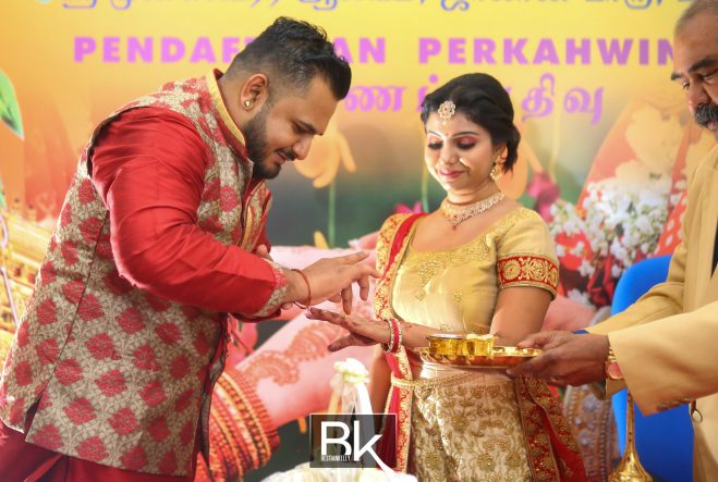 sri muniswarar temple perai penang, perai penang, penang, jalan baru penang, sri muniswarar, jalan sungai dua, rom, pendaftaran perkahwinan, registration of marriage, bestiankelly, professional wedding photographer, indian wedding photographer, famous wedding photographer, top wedding photographer, exchanging wedding ring, exchanging engagement ring, family photo, group photo, having fun, casual candids, couple portraits, releasing pigeon, white pigeon , officially husband and wife, cake cutting, moments, signing moment, blessing from family