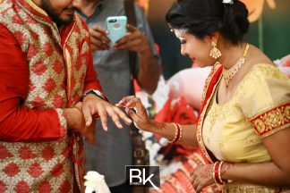 sri muniswarar temple perai penang, perai penang, penang, jalan baru penang, sri muniswarar, jalan sungai dua, rom, pendaftaran perkahwinan, registration of marriage, bestiankelly, professional wedding photographer, indian wedding photographer, famous wedding photographer, top wedding photographer, exchanging wedding ring, exchanging engagement ring, family photo, group photo, having fun, casual candids, couple portraits, releasing pigeon, white pigeon , officially husband and wife, cake cutting, moments, signing moment, blessing from family, ring exchange, engagement ring