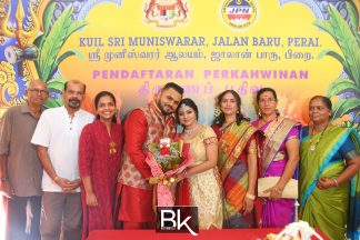 sri muniswarar temple perai penang, perai penang, penang, jalan baru penang, sri muniswarar, jalan sungai dua, rom, pendaftaran perkahwinan, registration of marriage, bestiankelly, professional wedding photographer, indian wedding photographer, famous wedding photographer, top wedding photographer, exchanging wedding ring, exchanging engagement ring, family photo, group photo