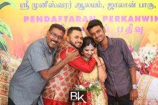 sri muniswarar temple perai penang, perai penang, penang, jalan baru penang, sri muniswarar, jalan sungai dua, rom, pendaftaran perkahwinan, registration of marriage, bestiankelly, professional wedding photographer, indian wedding photographer, famous wedding photographer, top wedding photographer, exchanging wedding ring, exchanging engagement ring, family photo, group photo, having fun, casual candids, couple portraits, releasing pigeon, white pigeon