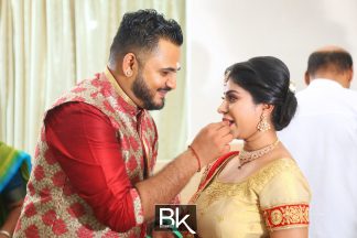 sri muniswarar temple perai penang, perai penang, penang, jalan baru penang, sri muniswarar, jalan sungai dua, rom, pendaftaran perkahwinan, registration of marriage, bestiankelly, professional wedding photographer, indian wedding photographer, famous wedding photographer, top wedding photographer, exchanging wedding ring, exchanging engagement ring, family photo, group photo, having fun, casual candids, couple portraits, releasing pigeon, white pigeon , officially husband and wife, cake cutting