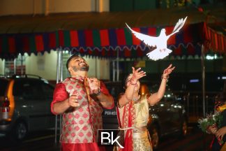 sri muniswarar temple perai penang, perai penang, penang, jalan baru penang, sri muniswarar, jalan sungai dua, rom, pendaftaran perkahwinan, registration of marriage, bestiankelly, professional wedding photographer, indian wedding photographer, famous wedding photographer, top wedding photographer, exchanging wedding ring, exchanging engagement ring, family photo, group photo, having fun, casual candids, couple portraits, releasing pigeon, white pigeon , officially husband and wife, cake cutting